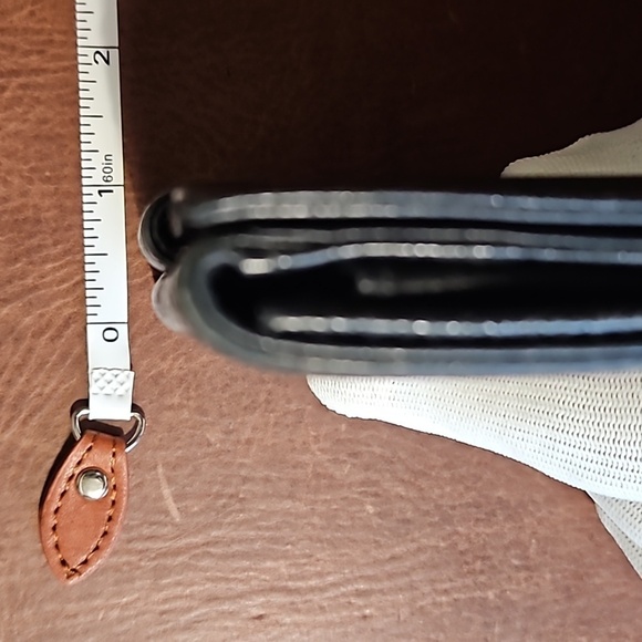 Chanel CC Logo Caviar Lambskin Bifold Wallet - Picture 7 of 7